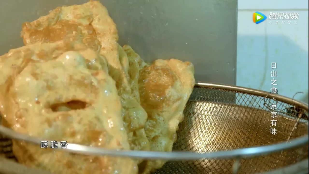 舌尖上的中国:早餐太油腻?最地道的北京糖油饼,先吃了再说!