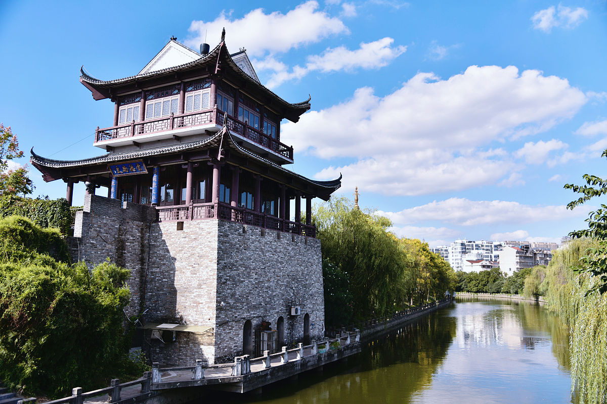 2019年9月15日,江苏南通,初秋,如皋市秋高气爽,迎来蓝天白云"水晶天".