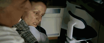 為了受辱而死的女兒討回公道，她成了全鎮有名的瘋子