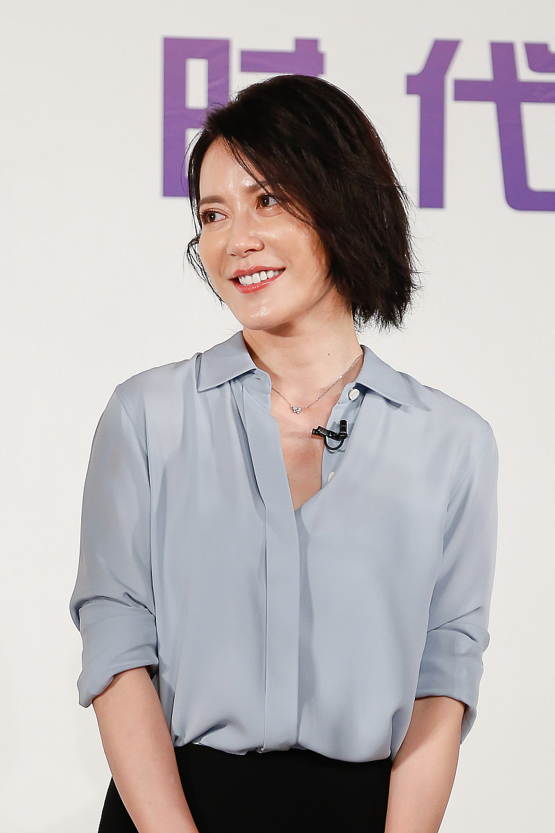 2018年6月<strong>5</strong>日,北京, 47岁冻龄女神俞飞鸿出席小说《繁华》圆桌对话