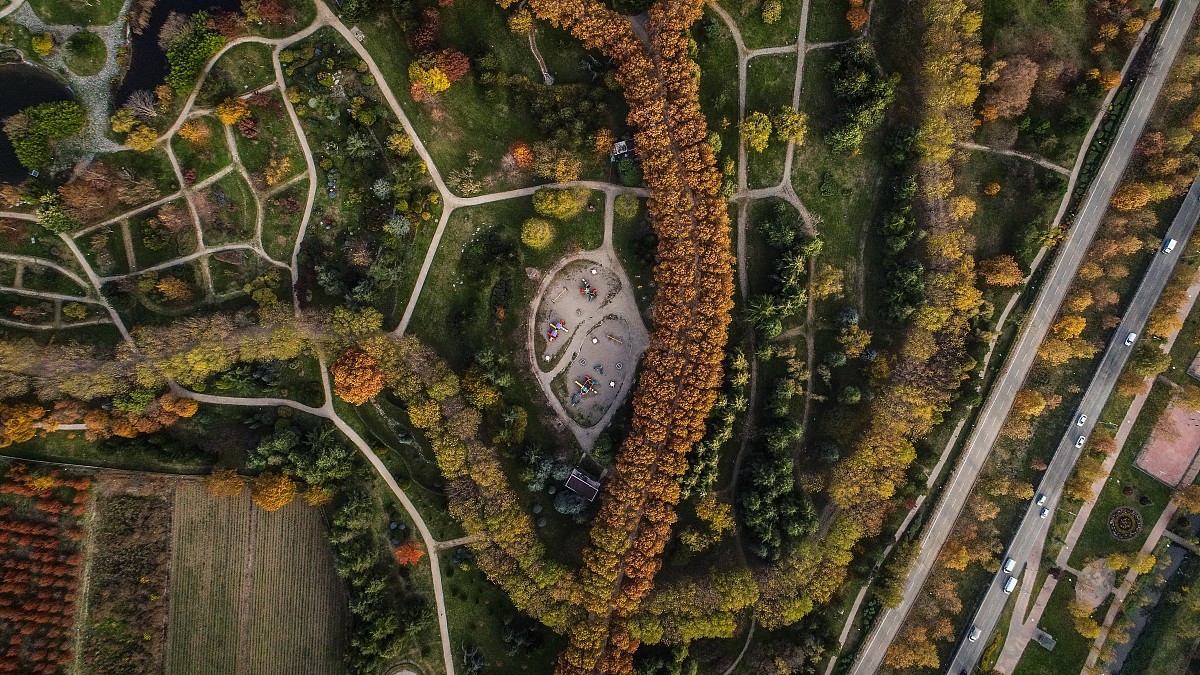 当地时间2017年11月14日,土耳其布尔萨,航拍植物园botanical park秋景