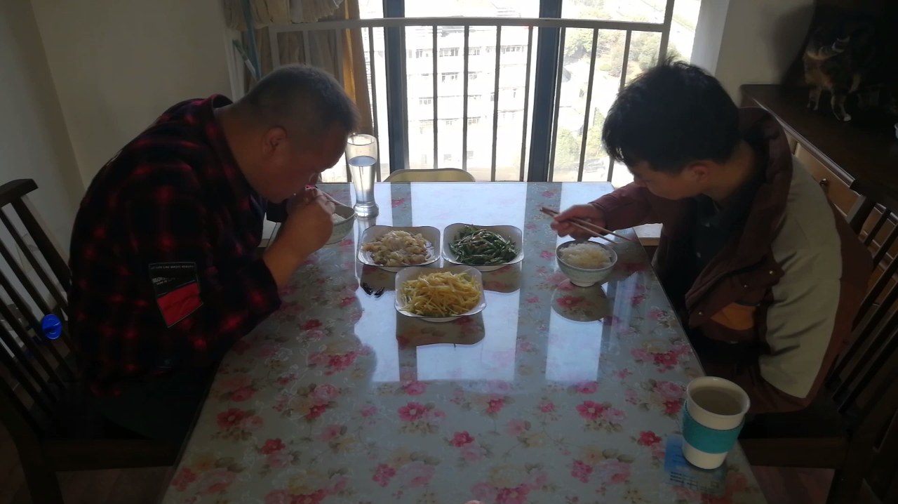 小猪同学今天吃 酸辣土豆丝 白菜炒肉 四季豆炒肉丝 米饭 第30期