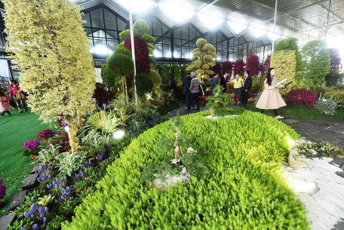 中国 吴芝圃 简介 做了什么