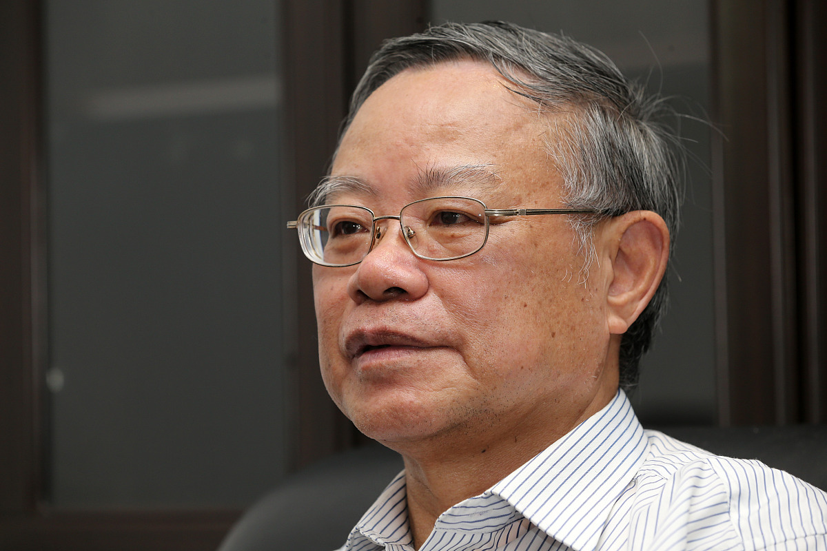 2013年10月13日,陕西省西安市,叶永烈西安宣传第六版《十万个为什么》