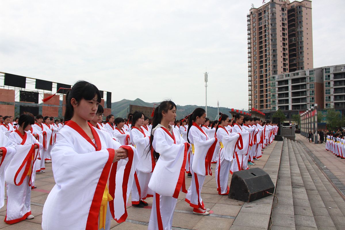 成都市礼仪职业中学的校园环境好不好