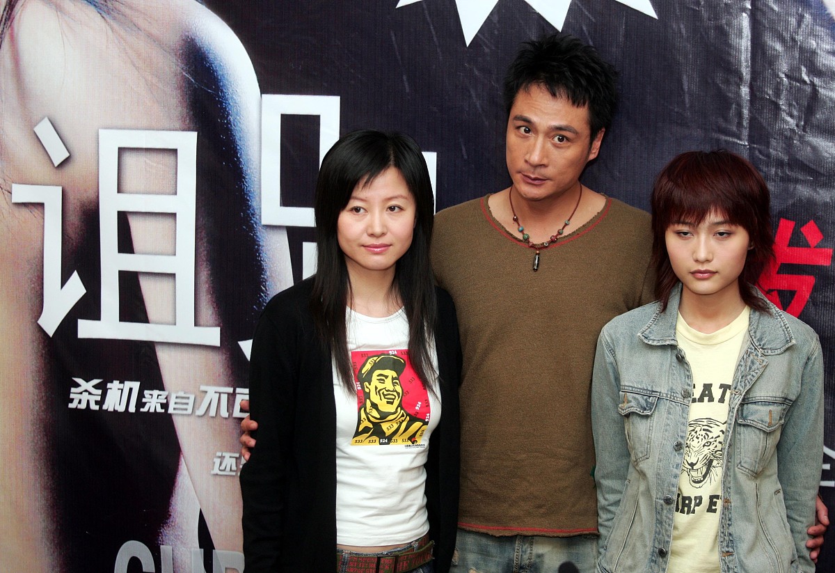 2005年11月1日,电影《诅咒》广州首映礼.导演李虹,主演吴镇宇,田原(左