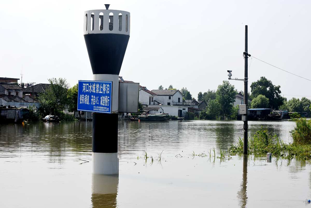 2019年7月14日,安徽铜陵,长江大通水文站测量设施.