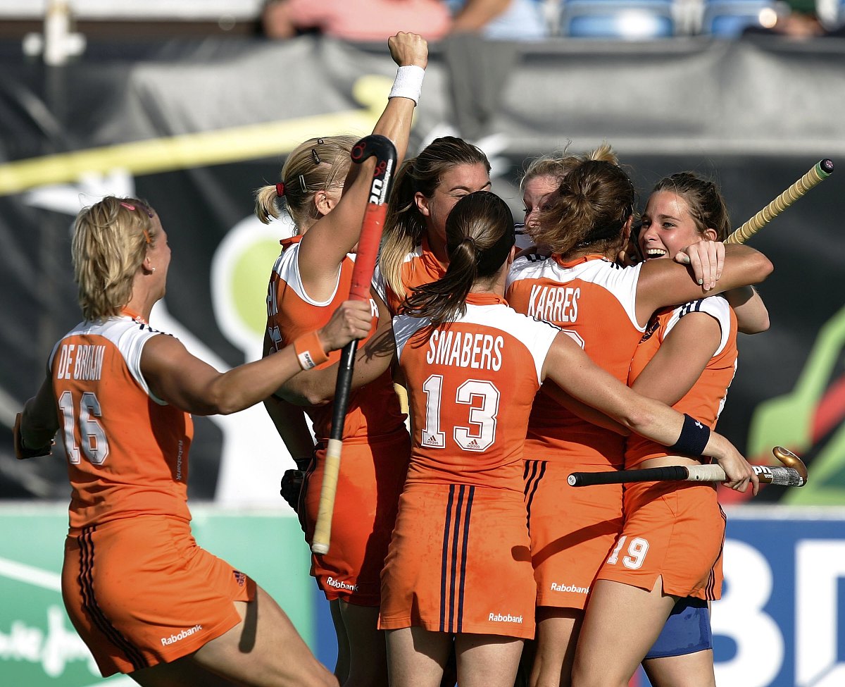 madrid, spain - october 06:  the netherlands' players celebrate 