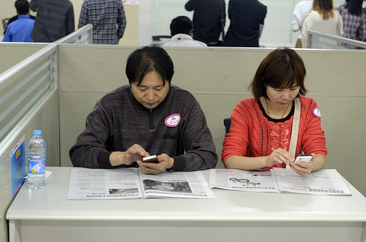 请针对老板娘咨询离职前的建议或公司优缺点如何回复