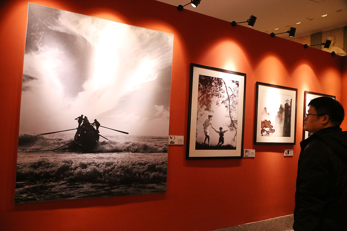 中国摄影四十年主题展览观后感：见证艺术与时代的变革