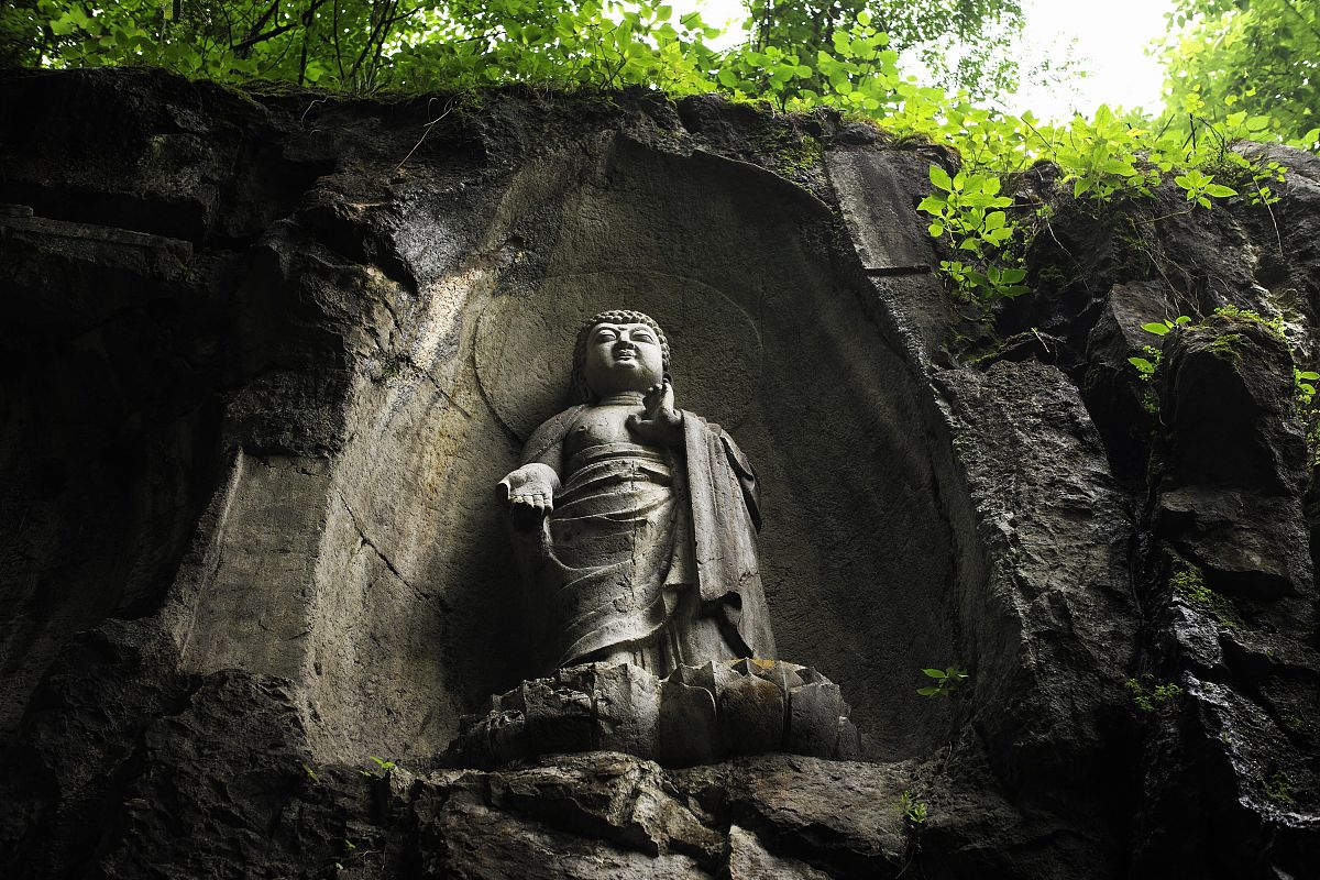 杭州灵隐寺一日游的详细攻略包括交通路线、灵隐寺的文化介绍、美食推荐、注意事项等等