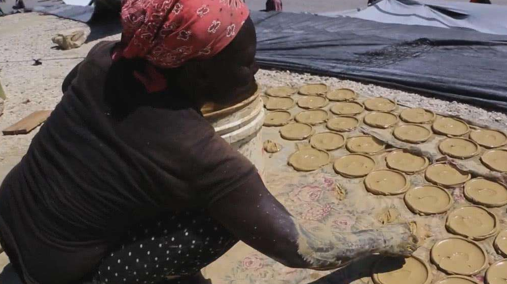 史上最穷国家:大部分人靠吃土生活,当地人都不知道米饭是啥味道