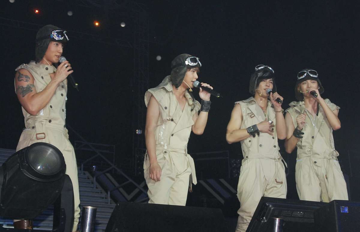 2009年4月11日,上海,飞轮海"想入飞飞世界巡回演唱会"在上海大舞台正