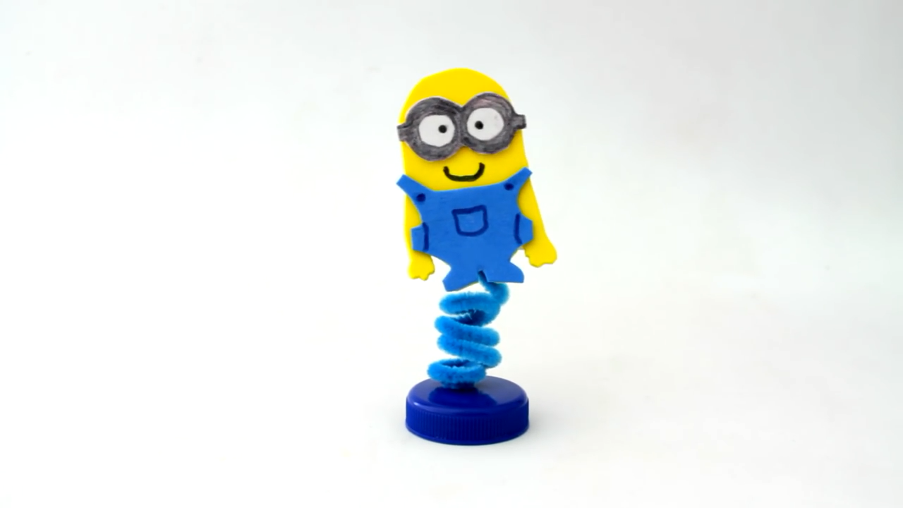 简单扭扭棒和卡纸diy手工制作弹簧不倒翁小黄人桌面玩具