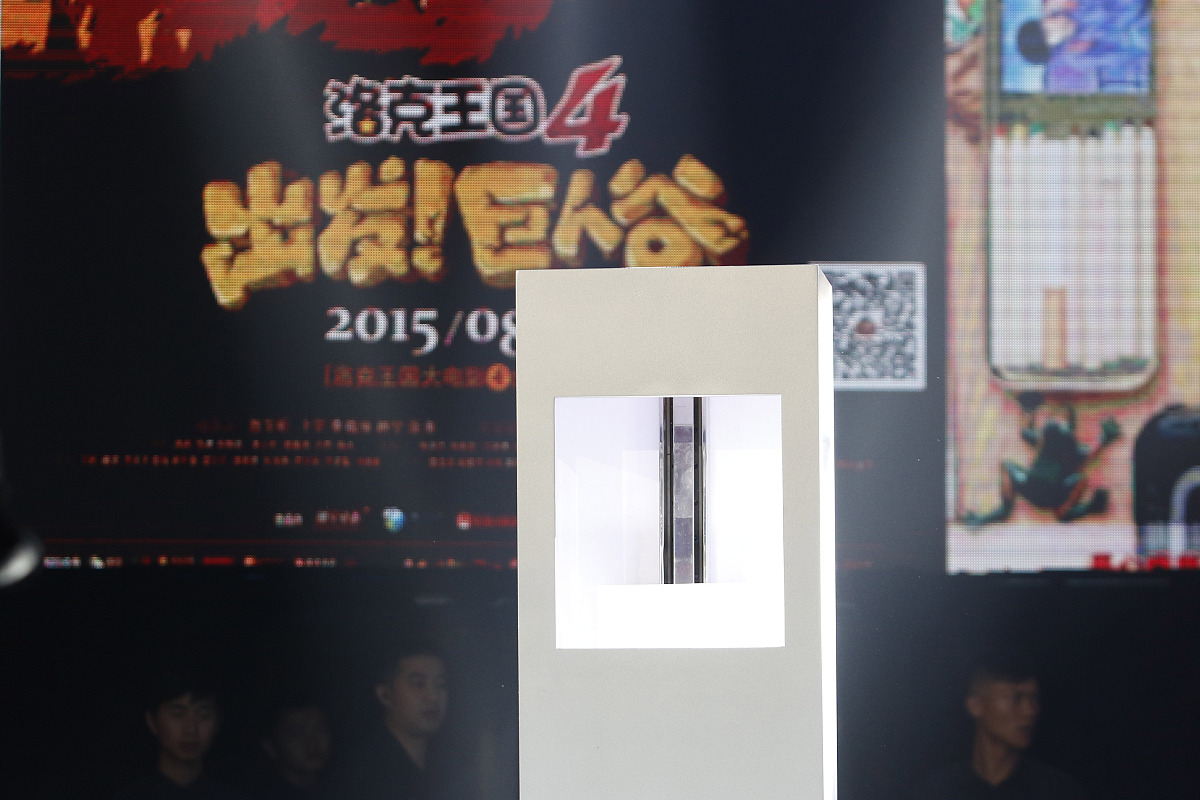 赏析往届大广赛获奖影视类短视频、微电影、视频互动作品并挑选其中你觉得比感兴趣的作品进行理解分析每位同学至少分析5-10部围绕其创意手法、表现形式技术处理、色彩调整等进行分析每部作品的分析不少于500字。