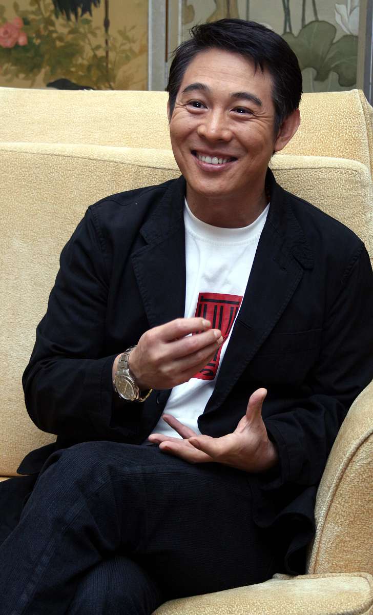 2008年8月27日,上海,李连杰上海宣传新片《木乃伊3》,提前抵达上海答