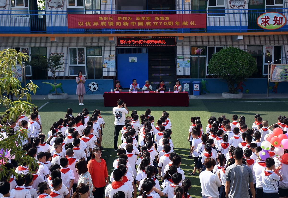 2019年9月1日,在河北省邢台市桥东区马市街小学,"最美退役军人"吴洪甫