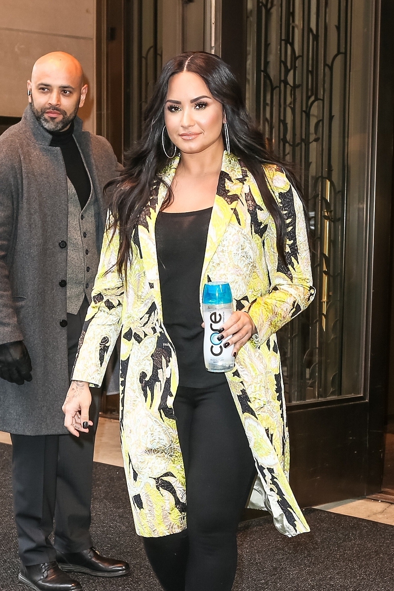 帮我写一段VBA代码选中WORD中的一级标题