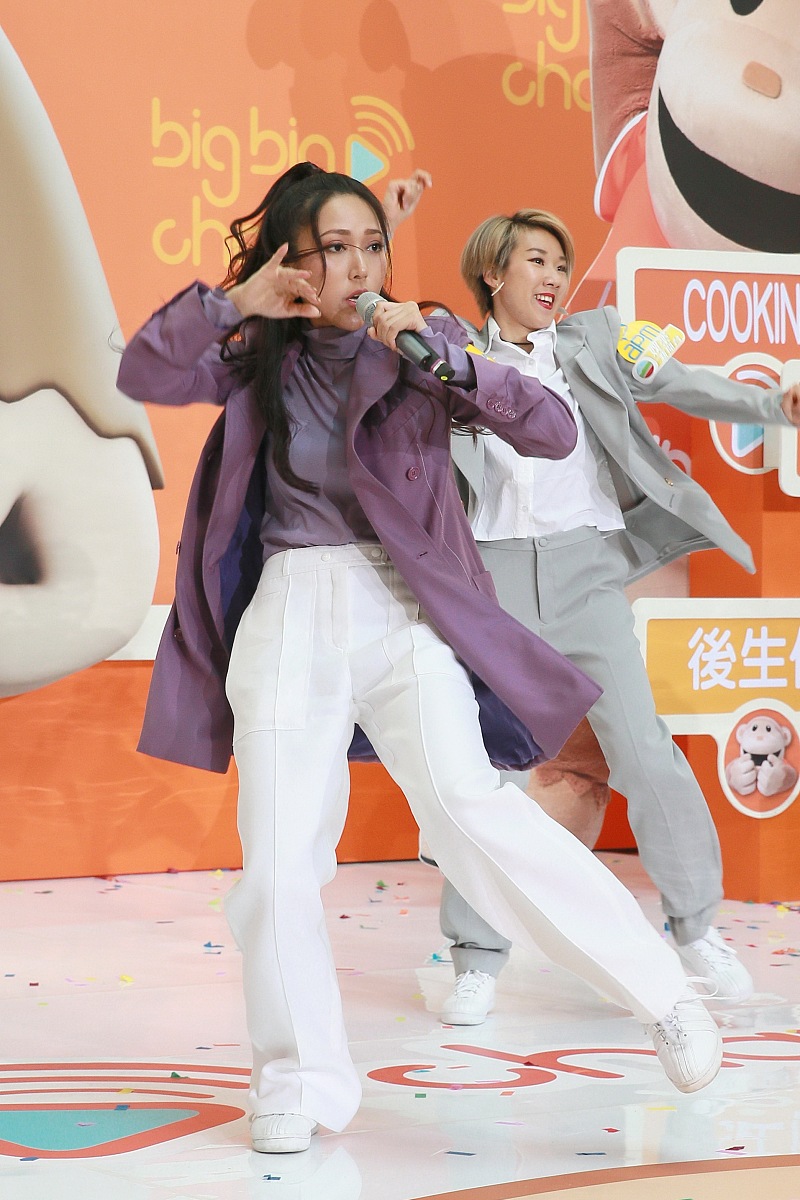 2017年7月9日,香港,明星参与"一起download的日子"现场直播.***_***钟