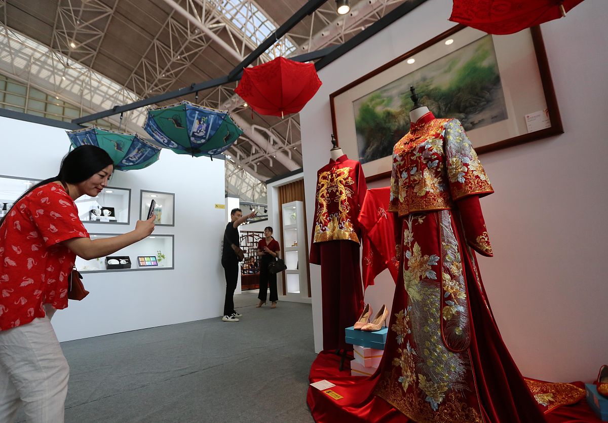 2019年8月15日,南京国际展览中心,盖紫砂,刺绣,玉器,漆器,紅木雕刻,水
