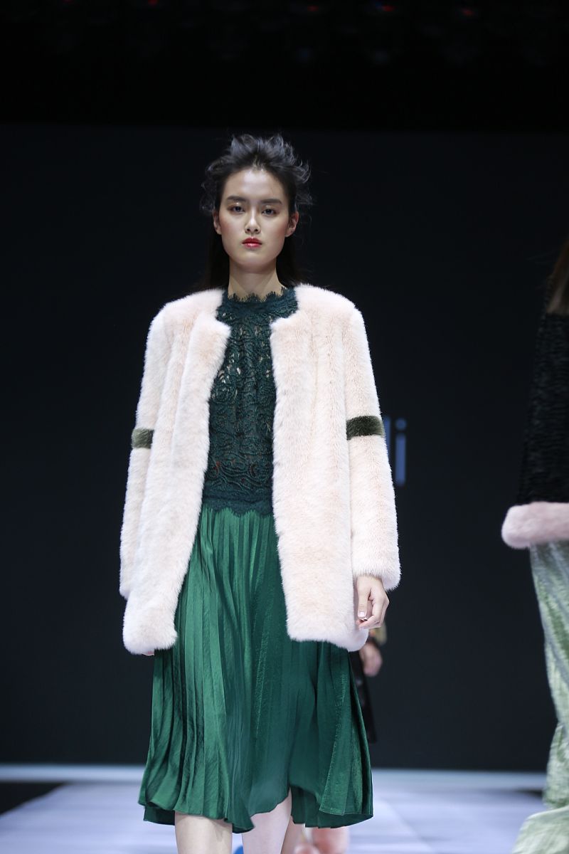 四川省南充广播电视大学服装设计与工艺专业就业前途大不大