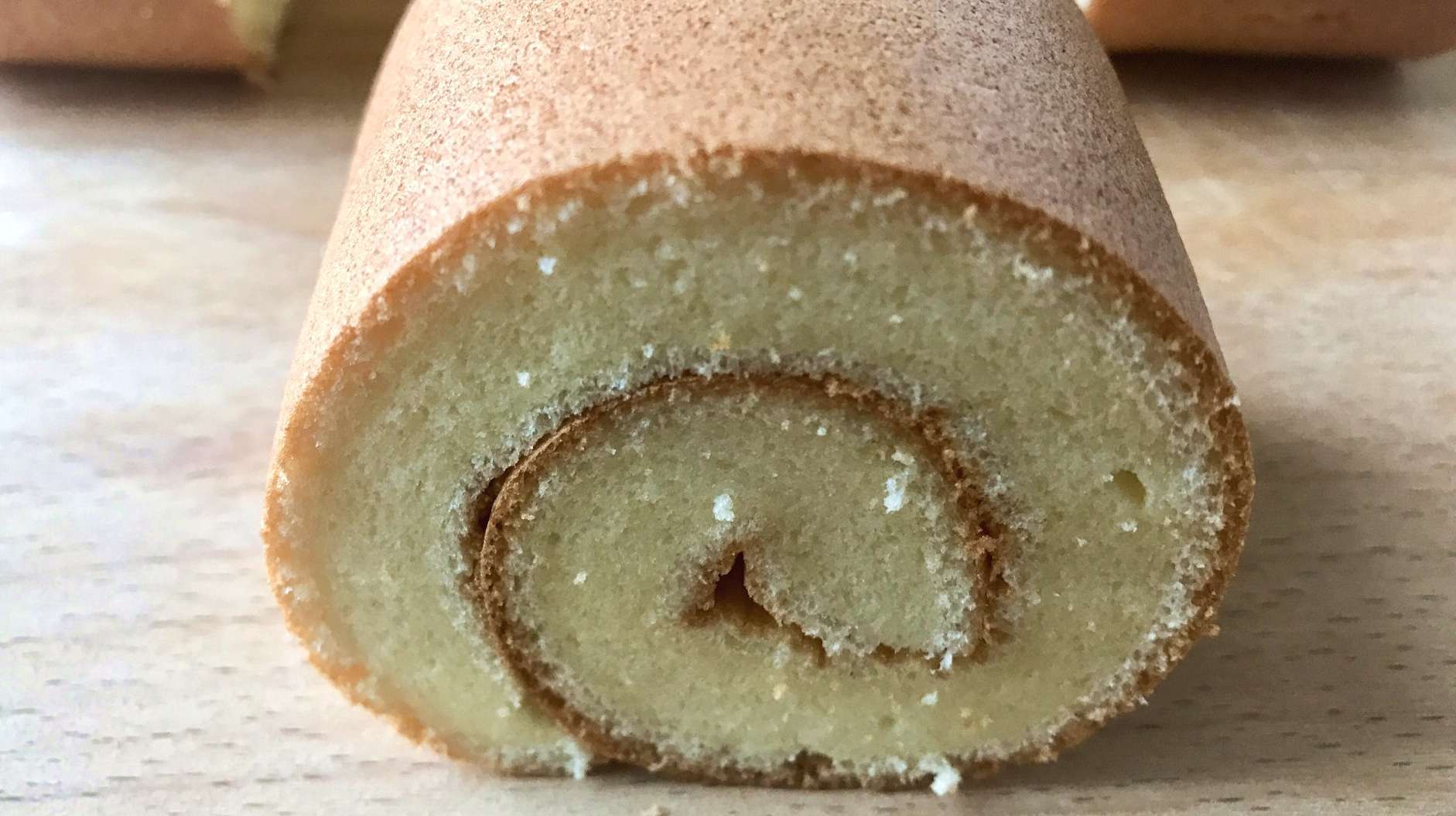 原味戚风蛋糕卷,这个配方第一次就成功了,没有回缩开裂的困扰!