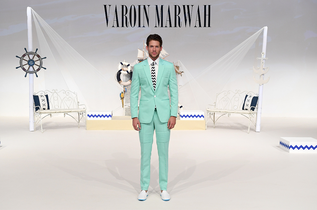 当地时间2016年10月23日,迪拜,2017春夏迪拜时装周:varoin marwah 品