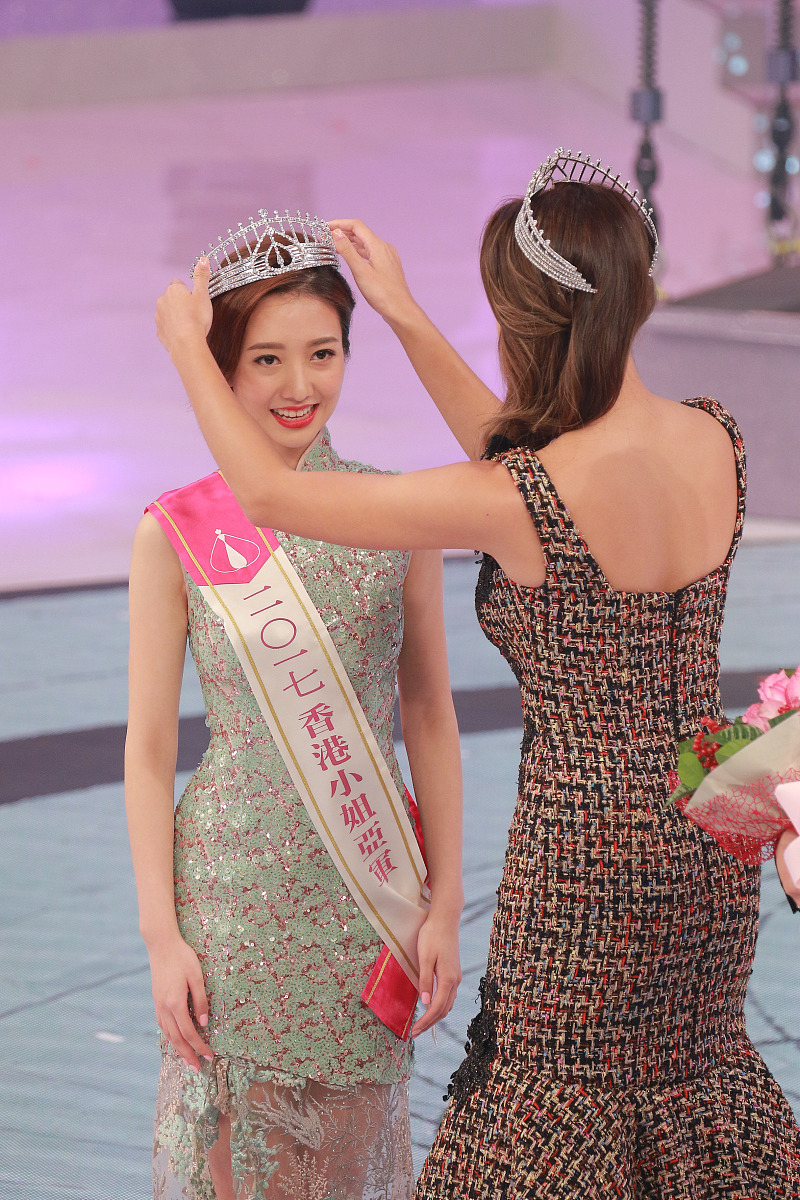 2017年9月3日,香港,2017年香港小姐总决赛落下帷幕.***_***1号何依婷