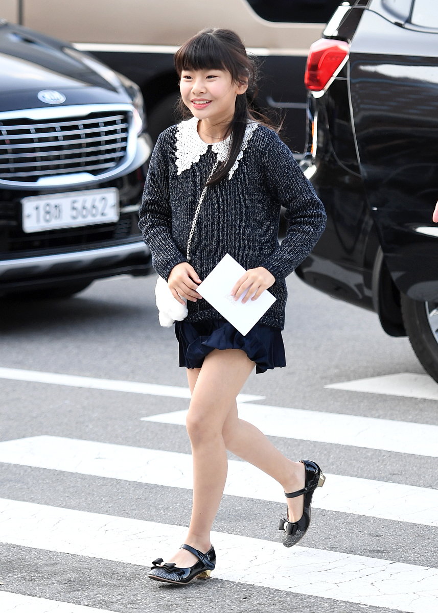 "双宋"婚礼:章子怡现身少女感十足 金喜善,朴宝剑,崔智友到贺