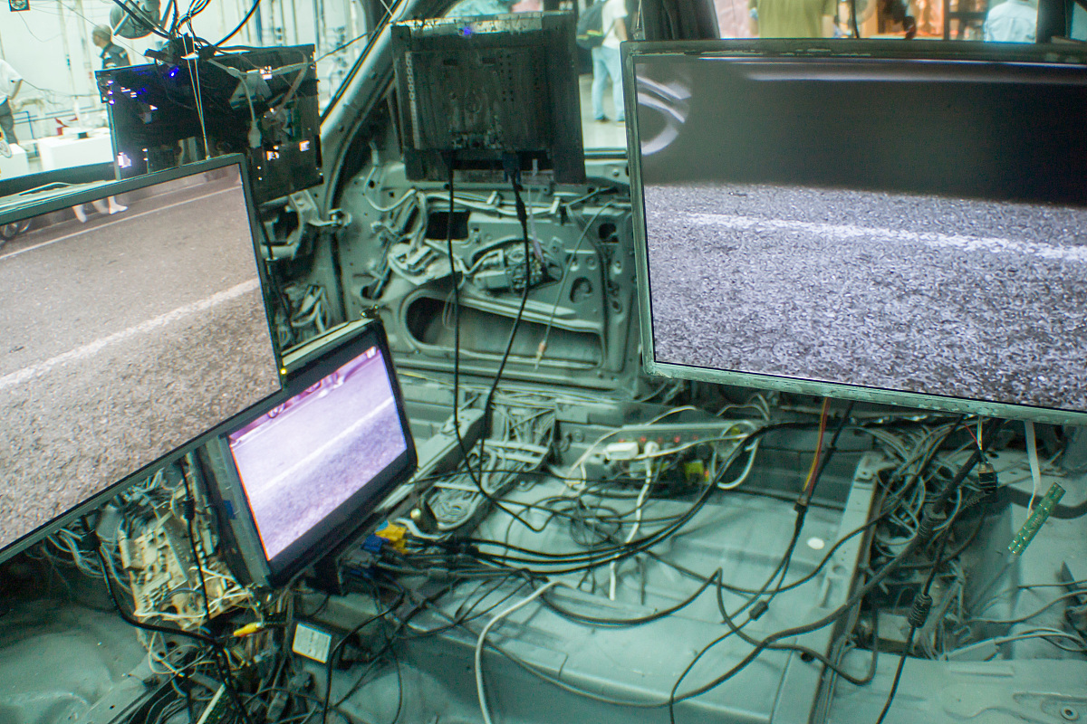 写一个《用于实现高精度电磁波测量的微波暗室项目申请》的项目申请书摘要要求200字左右