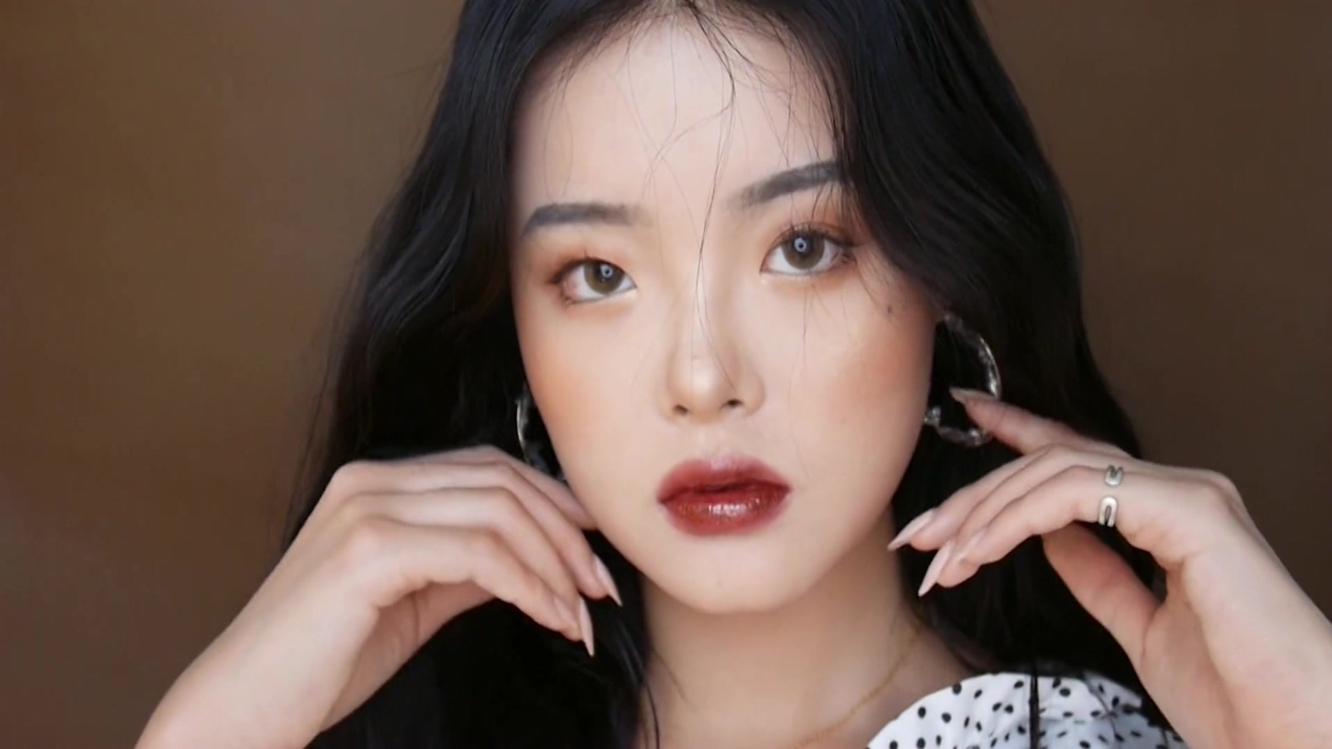 干枯玫瑰复古秋冬妆容,超清透底妆,赶快来学吧!