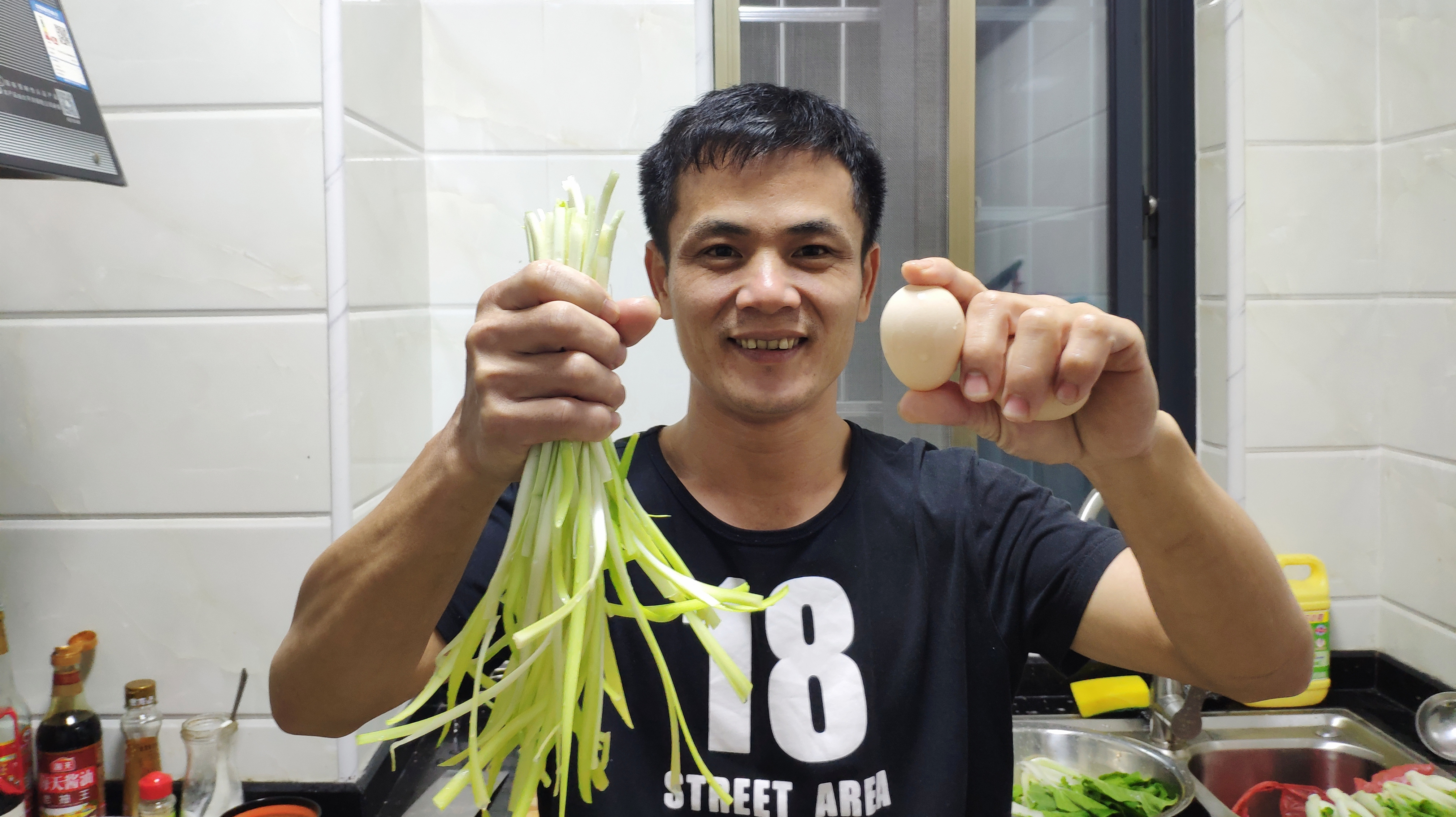 广东大厨教你韭菜炒滑蛋,用家常做法不输酒店,鸡蛋滑而不老!