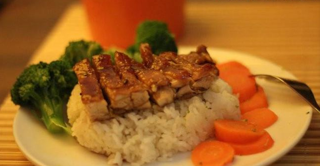 鸡排饭之黄金大鸡排的视频操作过程(厨爷美食)