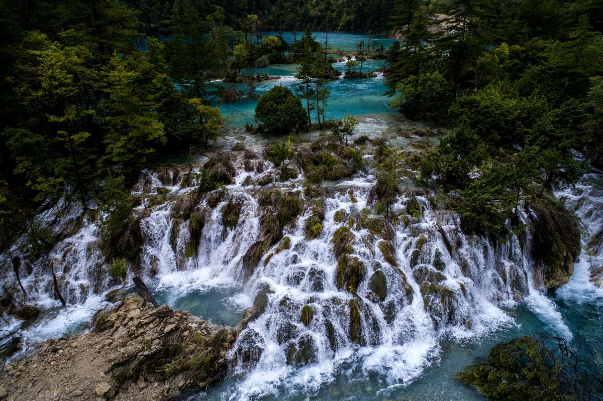 九寨——溪水书写的童话 写一篇300字小学作文