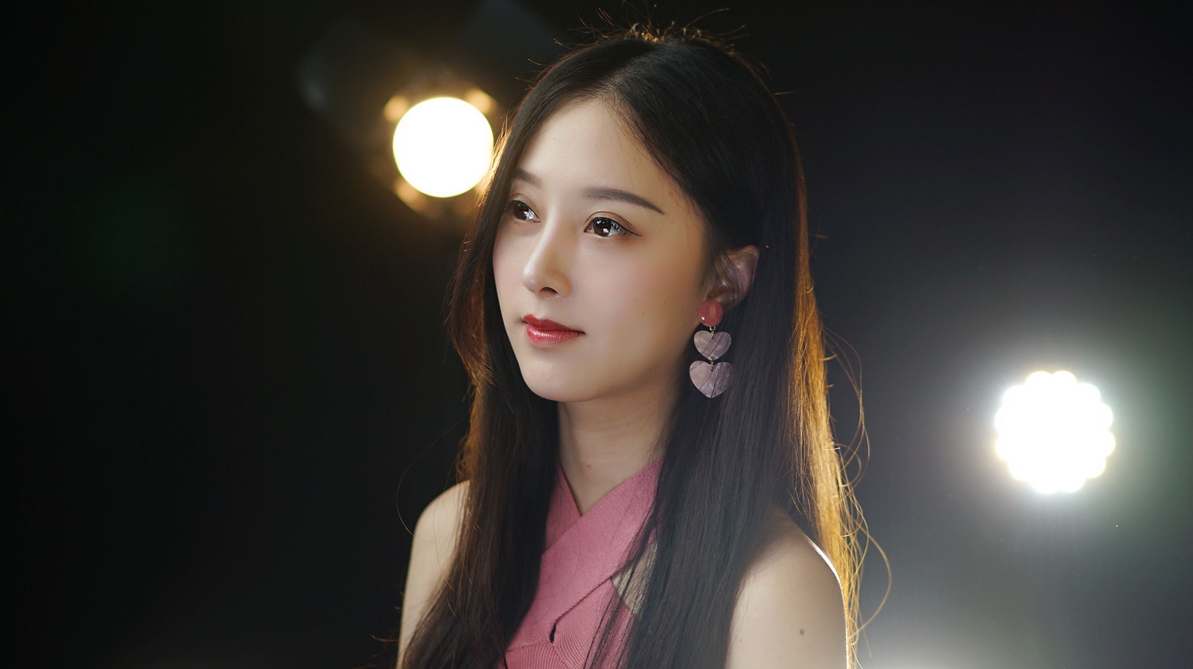 美女翻唱伤感情歌《原来占据你内心的人不是我》