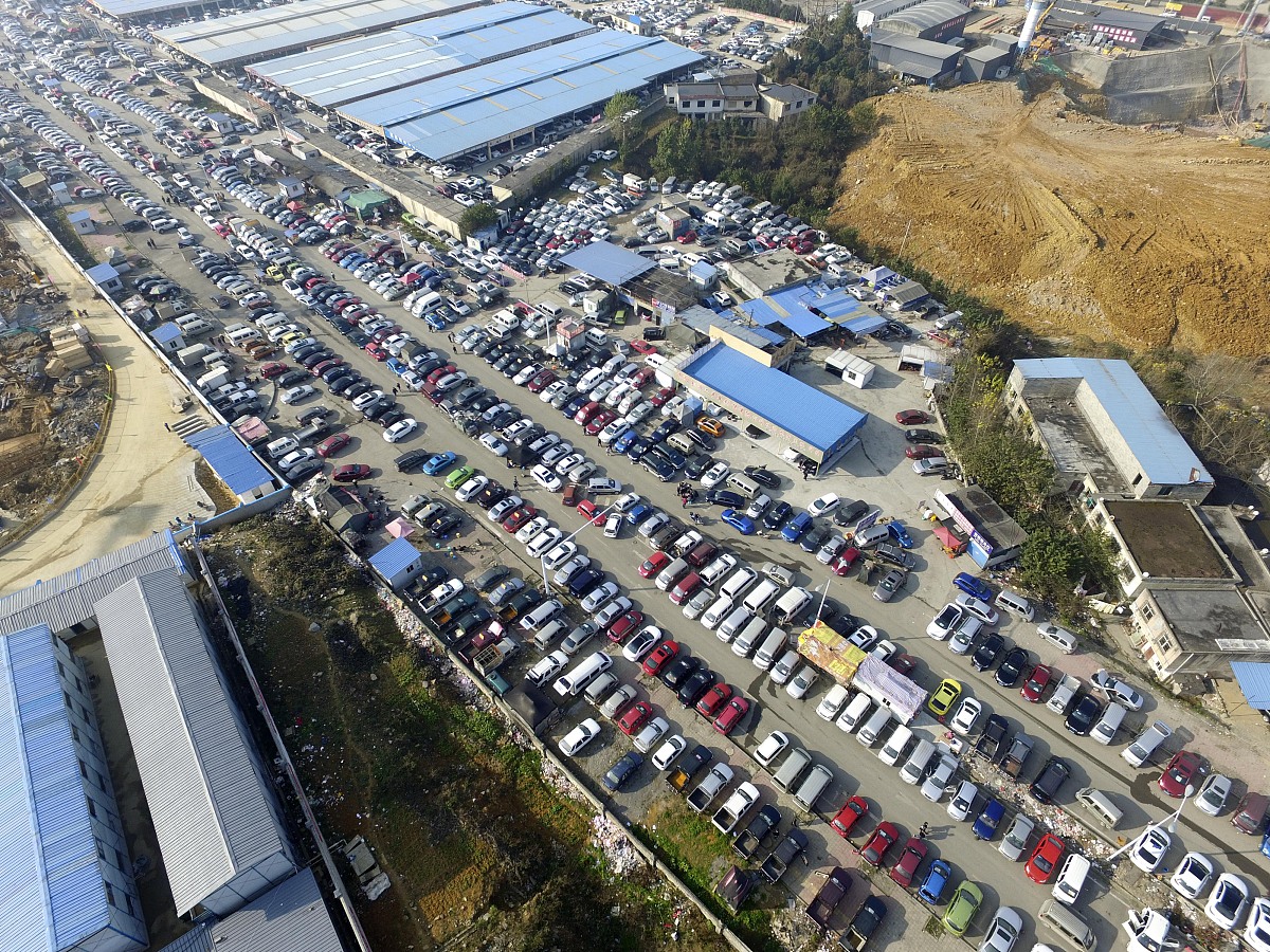 ***_***2016年12月8日,航拍的贵阳市金阳二手车市场车辆阵容.  本月20