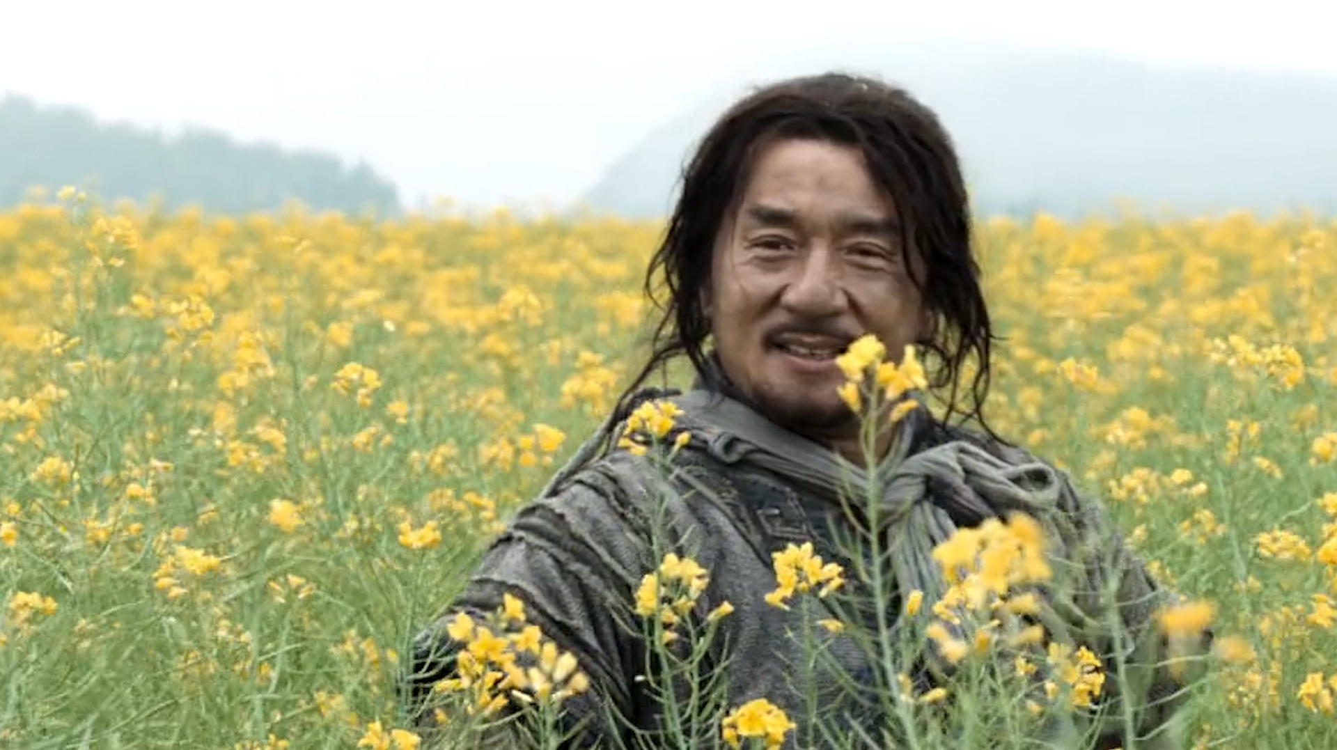成龙大哥一首《油菜花》,歌声好听醉人,旋律独具风韵!