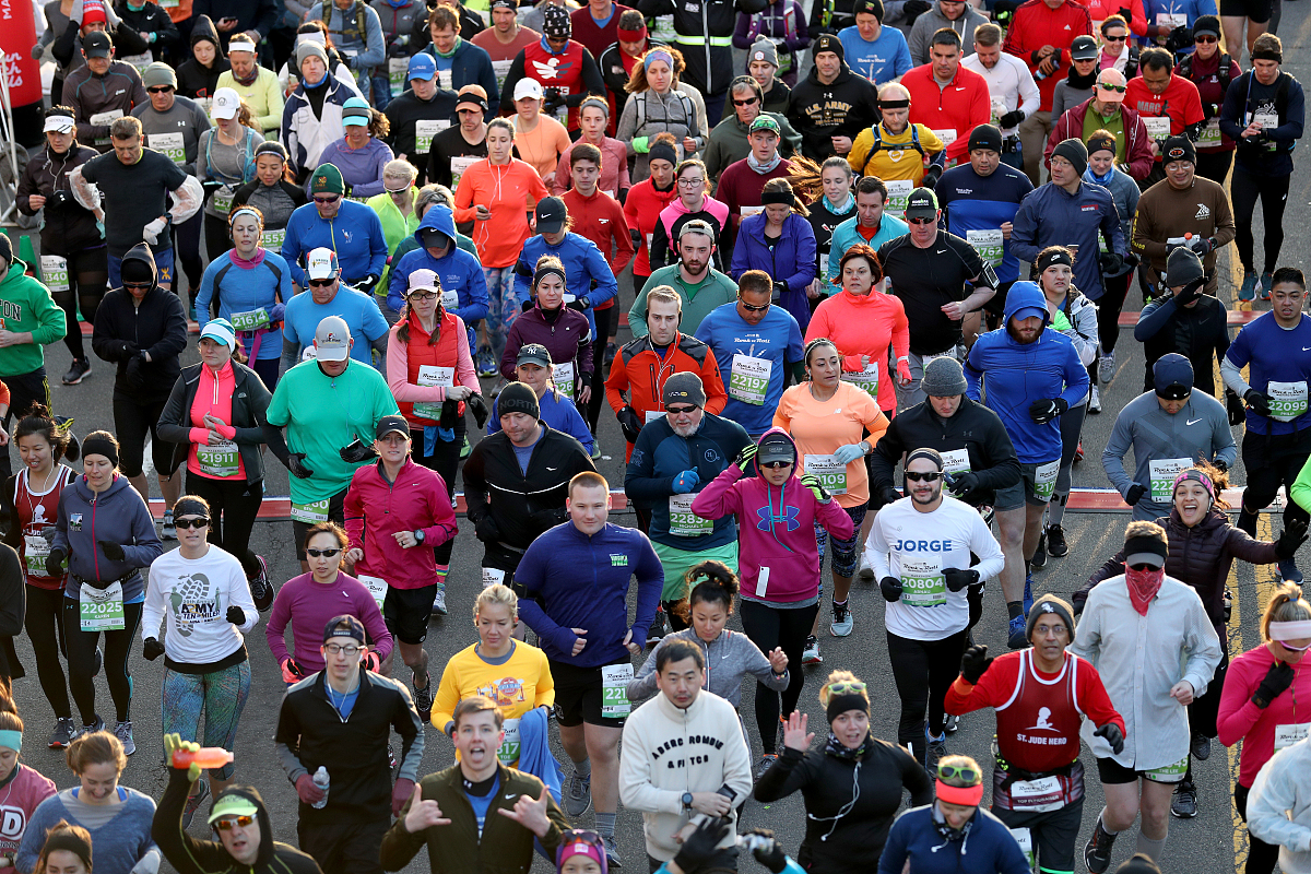 washington, dc - march 10: runners leave the starting line durin