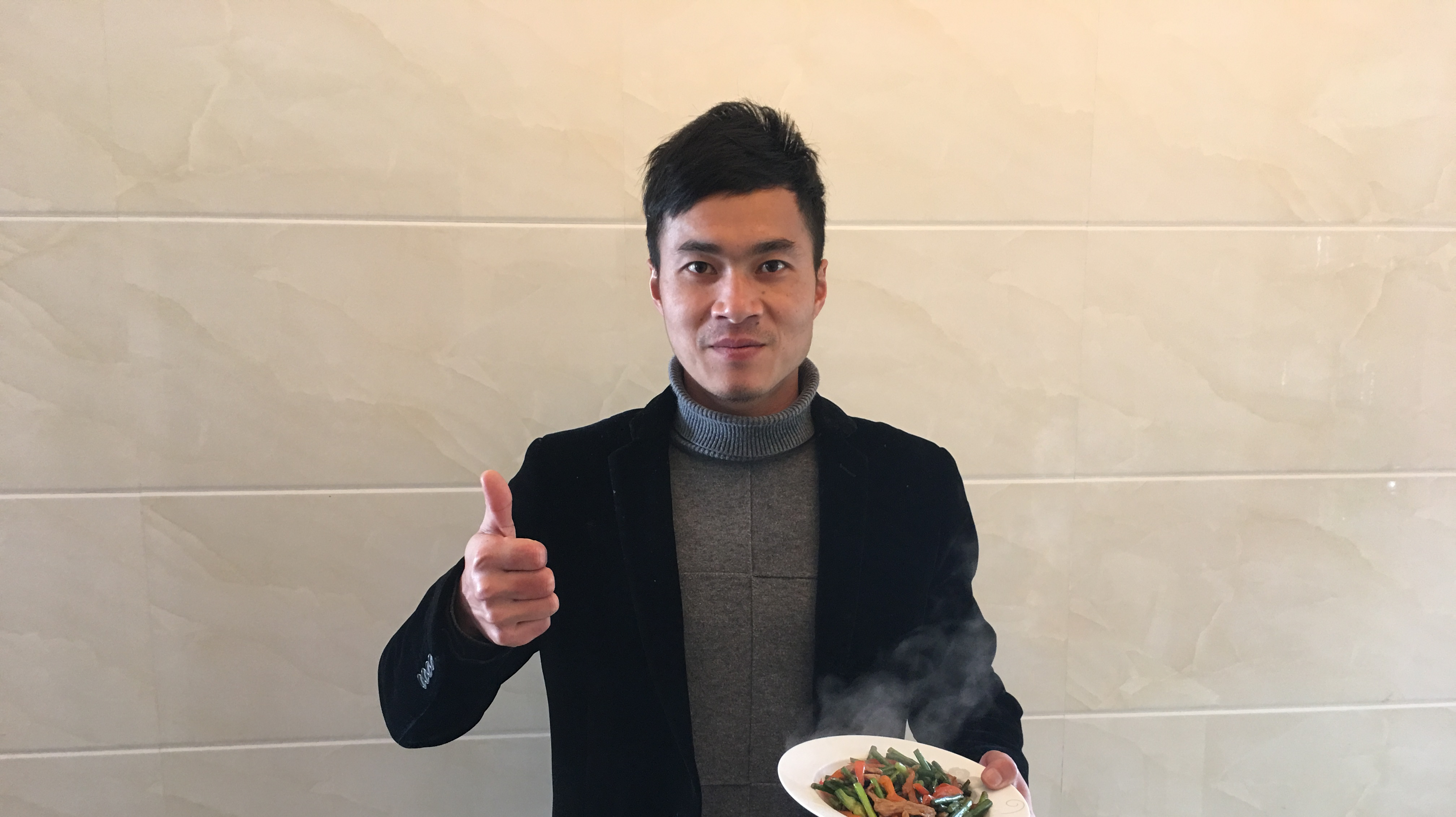 牛牛超爱美食:蒜苗炒肉,一道美味可口的家常菜