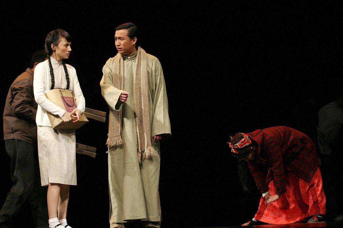 关于戏剧《暗恋桃花源》有哪两个值得分析的点？请具体从两点分析《暗恋桃花源》