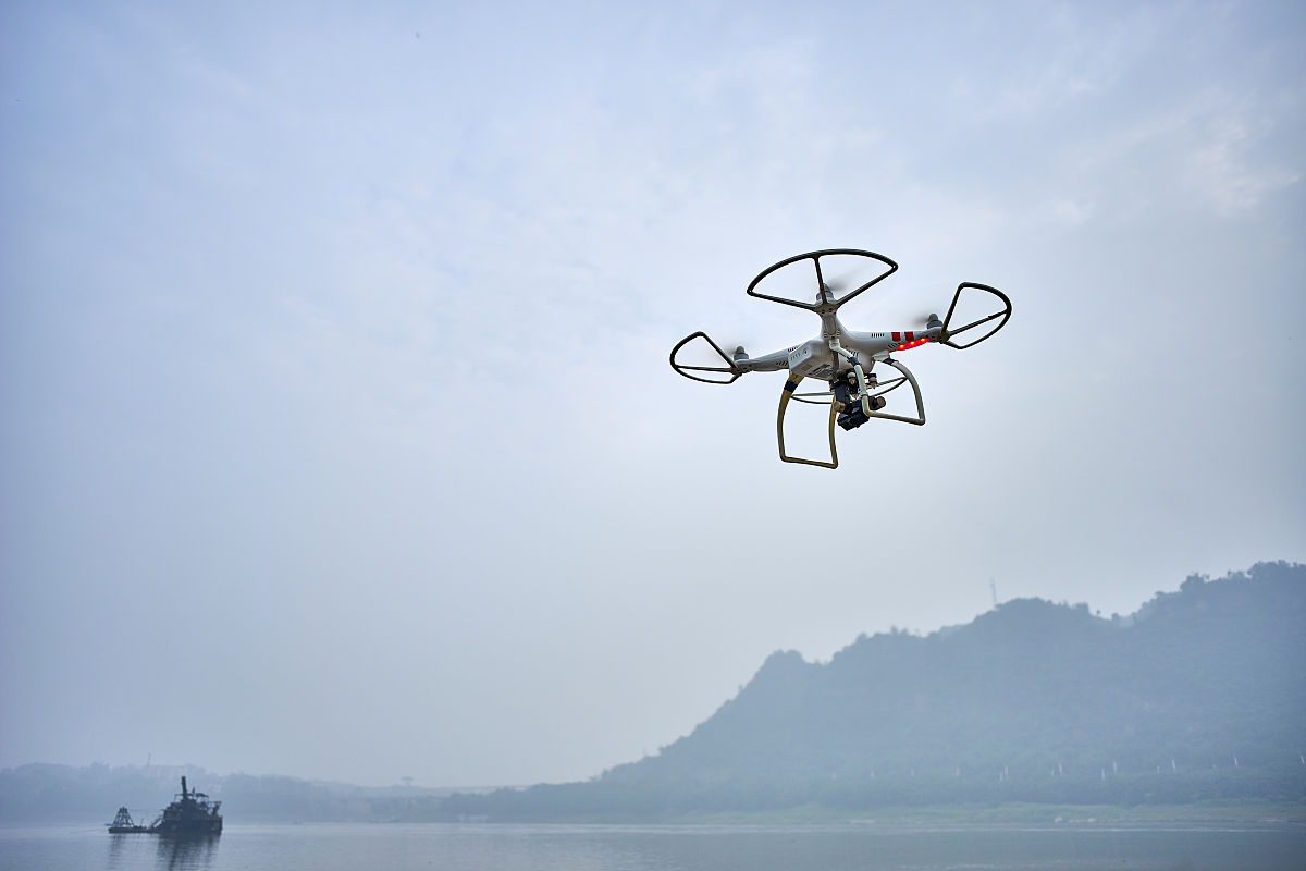 无人机海上救援：高效搜救的新利器