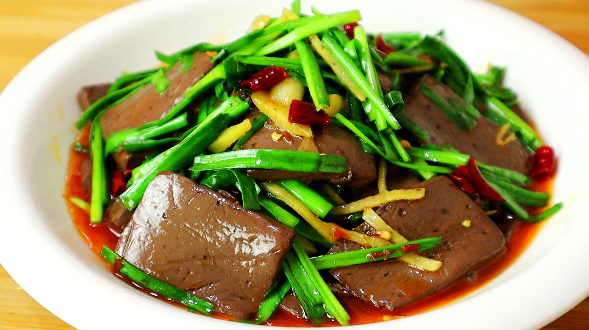 炒鸭血时,不要直接下锅炒,多做这一步,鸭血嫩滑无腥味,超好吃