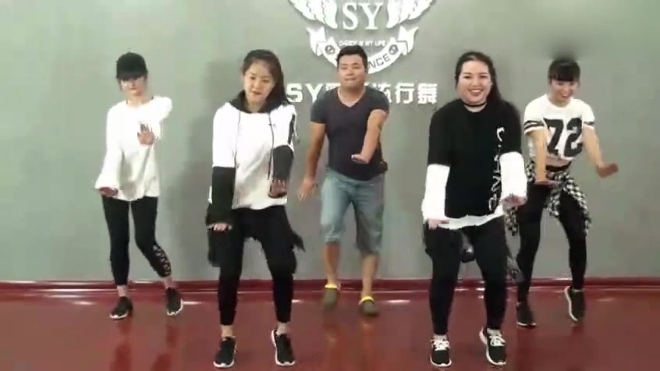 最火鸭子舞,太洗脑了,听着旋律就跳起来!