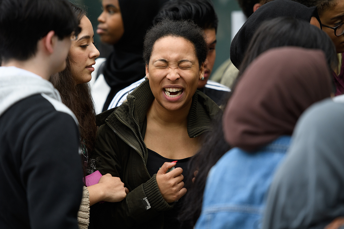 高考712分！女生查完分就睡觉，网友：心疼之余也要注意休息