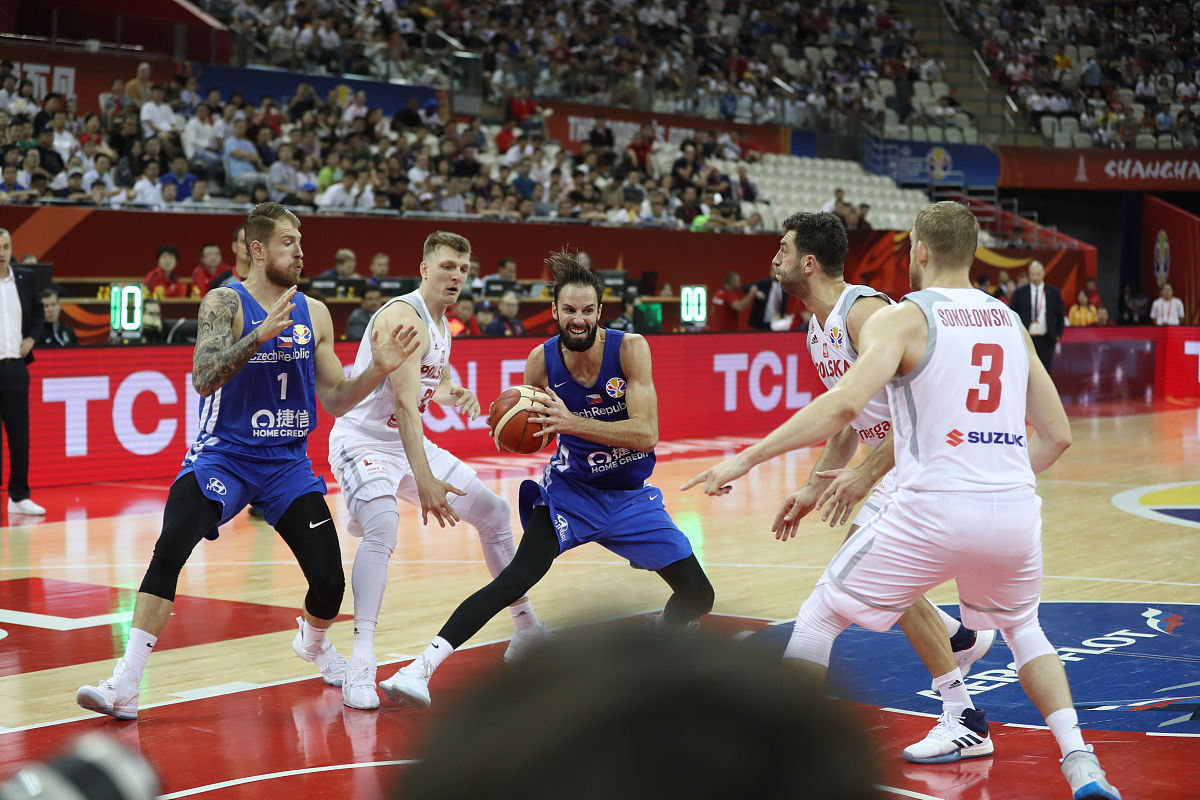 2019年9月12日,中国上海,2019男篮世界杯5-8名排位赛,波兰vs捷克.