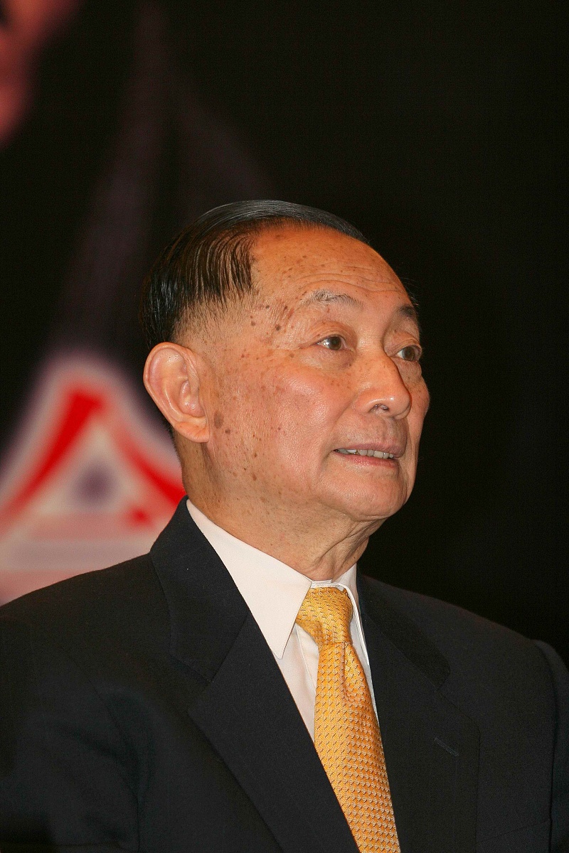 请结合史实用两千字谈谈李灣章的外交经历与外交思想。