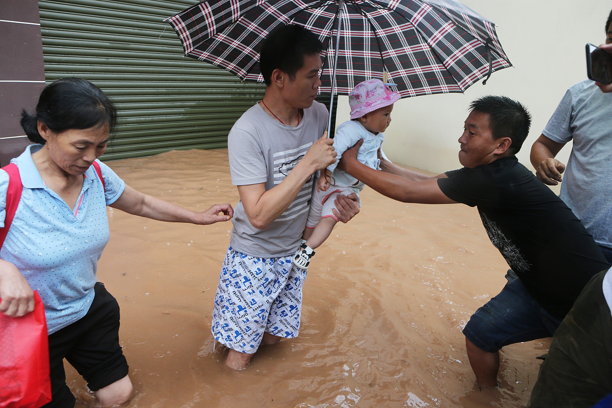 中新社:成都蒲江县遭遇大暴雨袭击  致14082人受灾