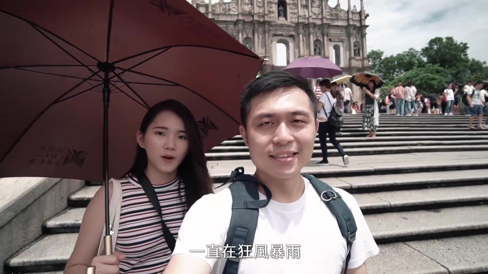 台湾情侣去澳门散步,到哪儿都是吃吃吃,网友:真是看不下去