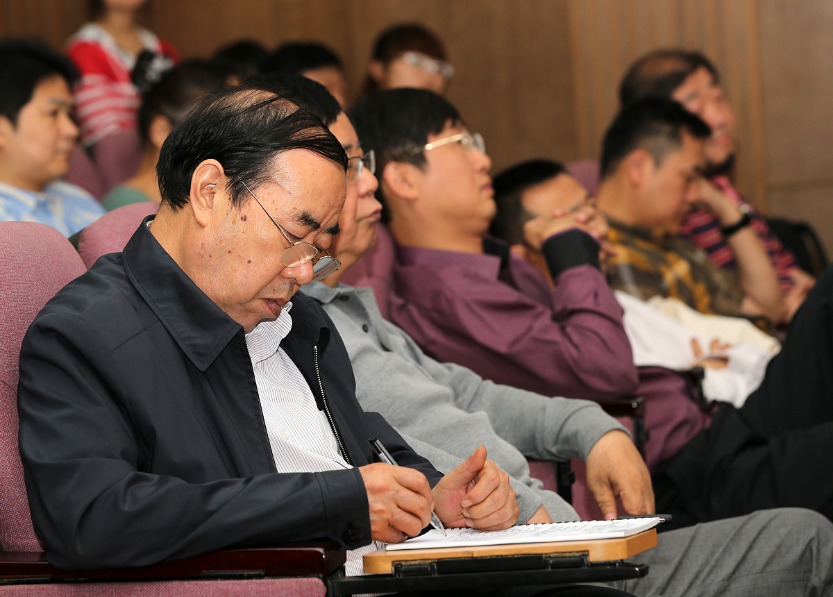 2013年05月25日,陕西省西安市,贾平凹长篇小说《带灯》研讨会在西安建
