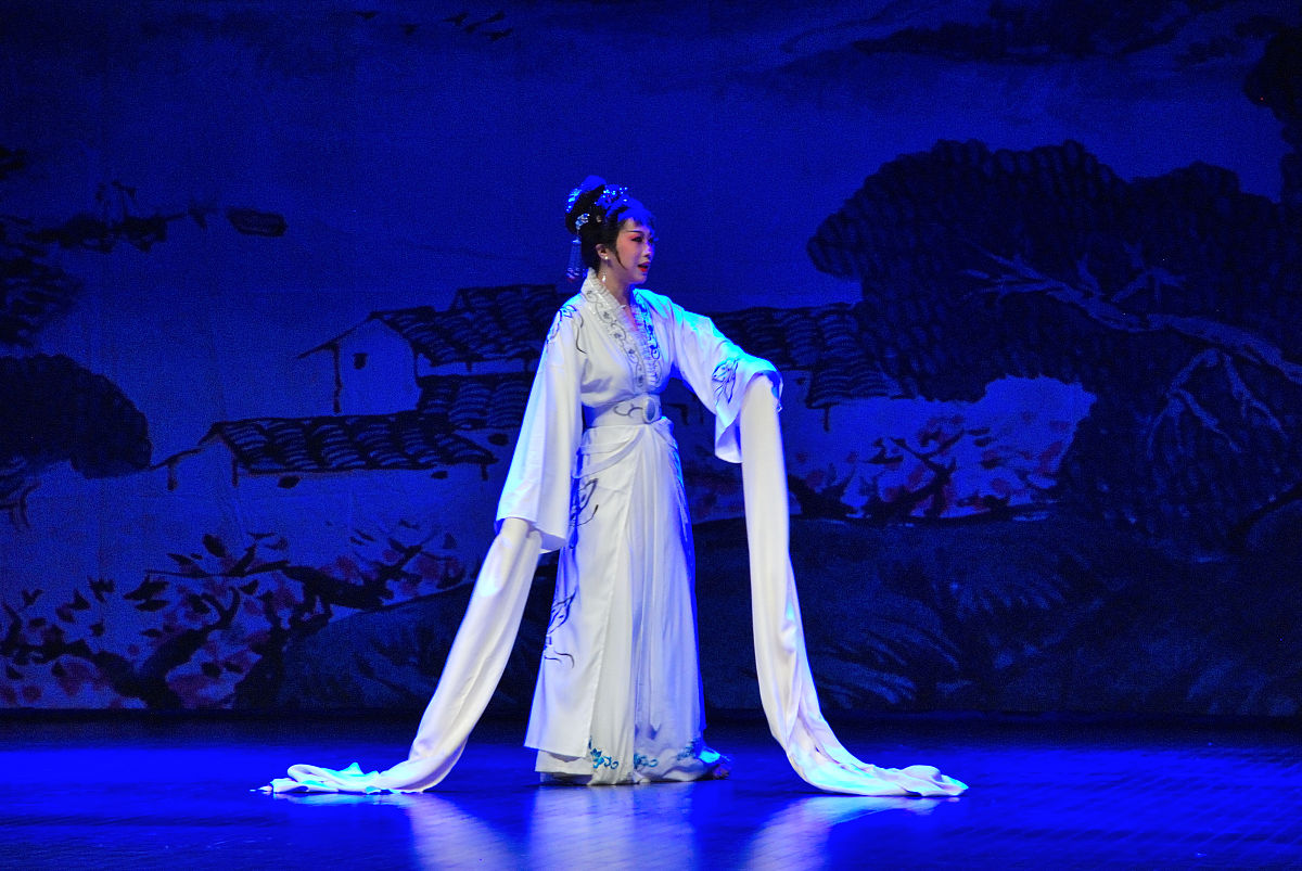 2015年10月18日,北京,《梁祝》越剧上演.梁祝越剧,详细讲述了梁山伯与